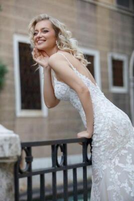 Wei&szlig;e Rose - Hochzeitsmoden - Brautmode Bild  04