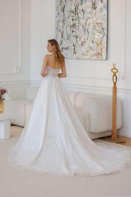 Wei&szlig;e Rose - Hochzeitsmoden - Brautmode Bild  10