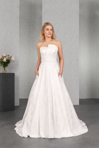 Bild 25 Wenzel Brautmoden