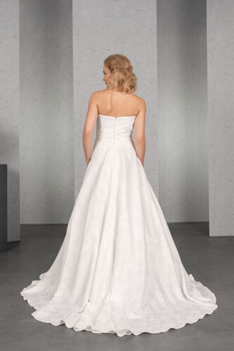 Bild 26 Wenzel Brautmoden