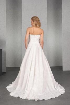 Wei&szlig;e Rose - Hochzeitsmoden - Brautmode Bild  62